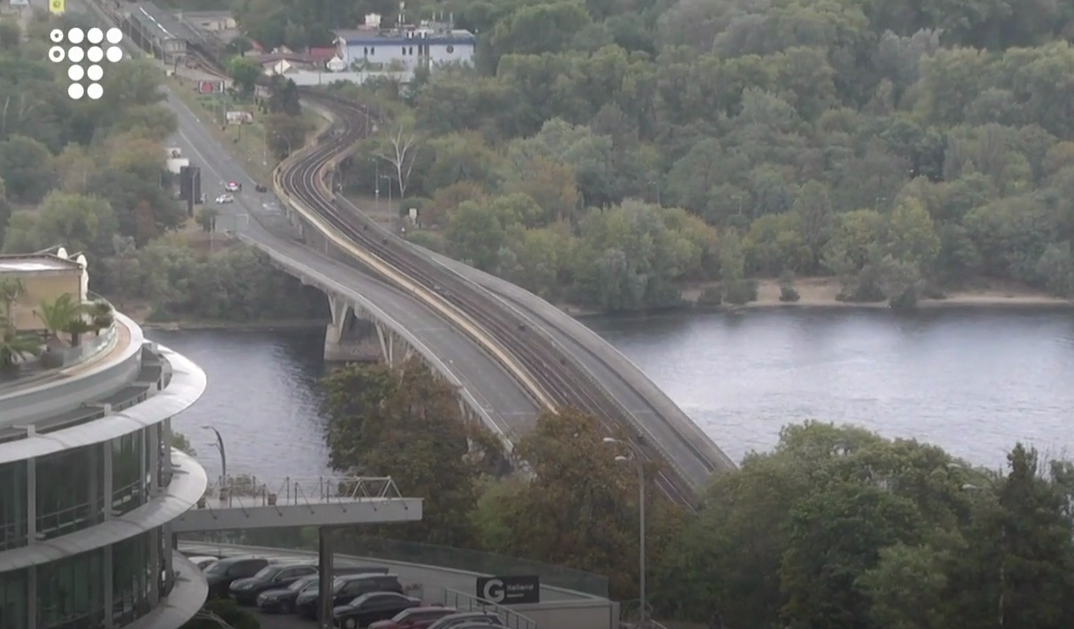 Вид на перекритий міст. Скріншот: hromadske.ua