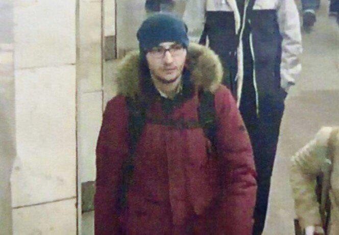 По сообщению издания «Фонтанка», человек, заложивший взрывчатку на станции «Площадь Восстания» и взорвавший себя в вагоне поезда, — это одно лицо