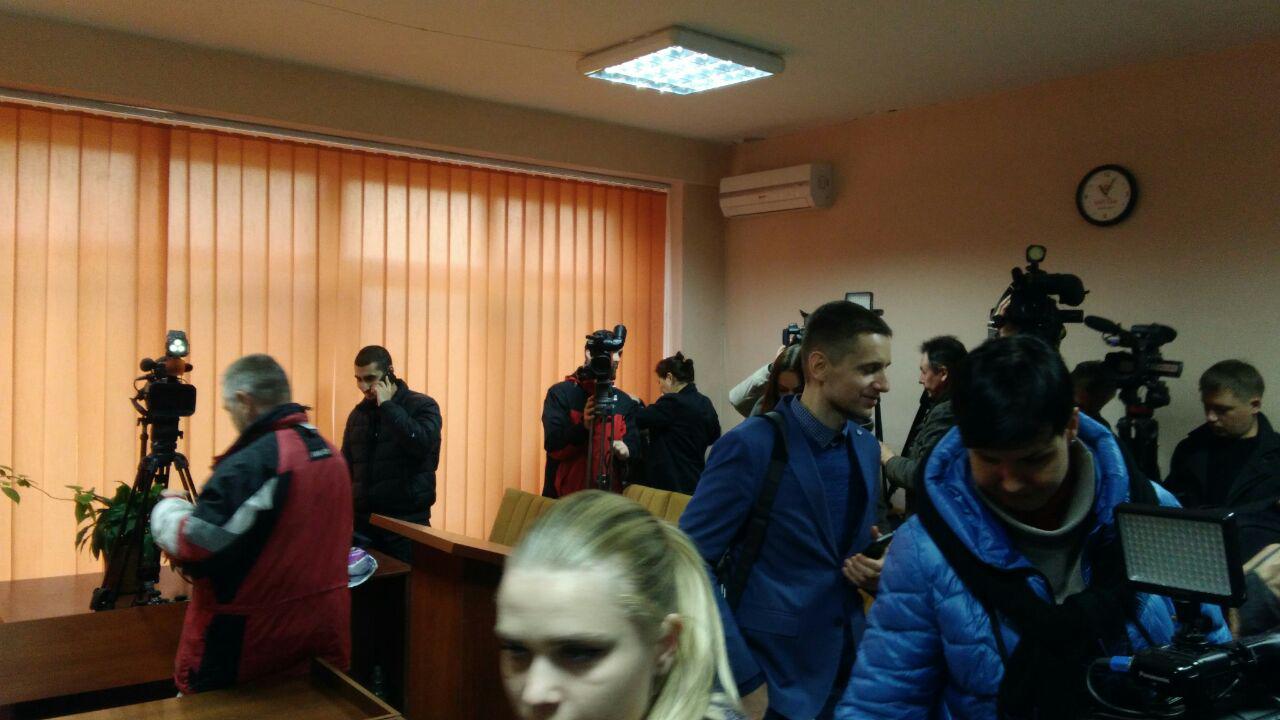 Журналисты успели расставить аппаратуру, как пришло сообщение о заминировании. Фото: Татьяна Федоркова