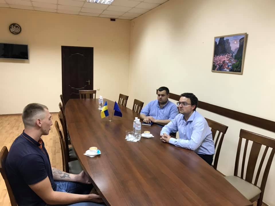 Олександр Стешенко — ліворуч. Фото: Facebook/Anton Korynevych