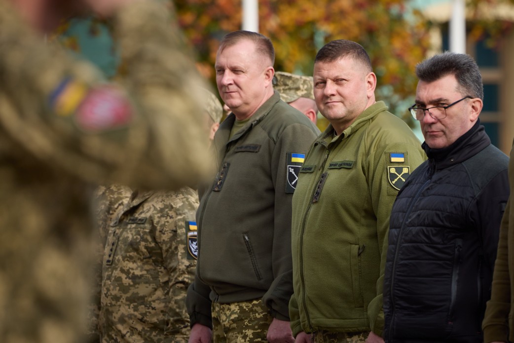 Валерій Залужний — у центрі
