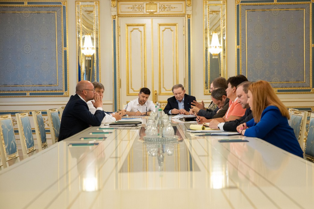 Валерія Лутковська — третя праворуч. Фото: president.gov.ua