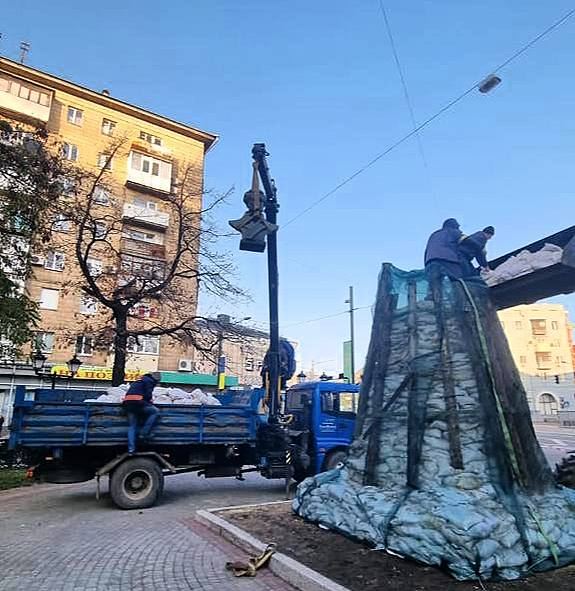 Пам'ятник Пушкіну вдень 9 листопада. Фото: Харківська міська рада
