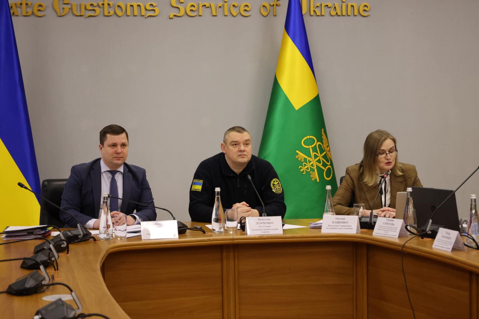 В’ячеслав Демченко — у центрі. Фото: Державна митна служба
