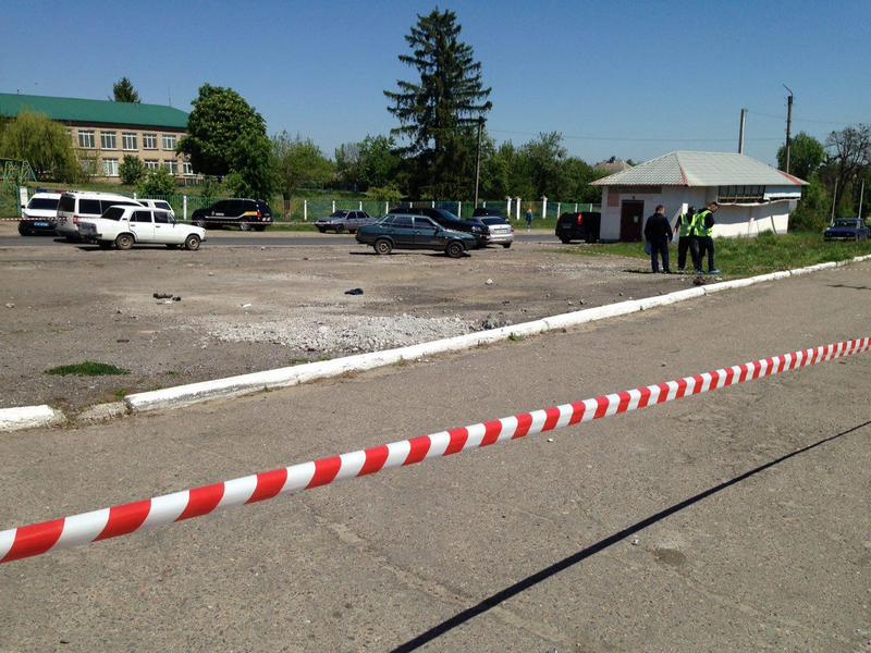 Возле поссовета в Ольшанах работает полиция