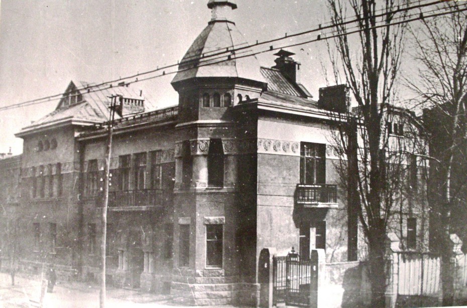 Отак виглядав будинок по Мироносицькій, 44 (№48 за нумерацією 1920 р.), коли у ньому мешкала махновська делегація