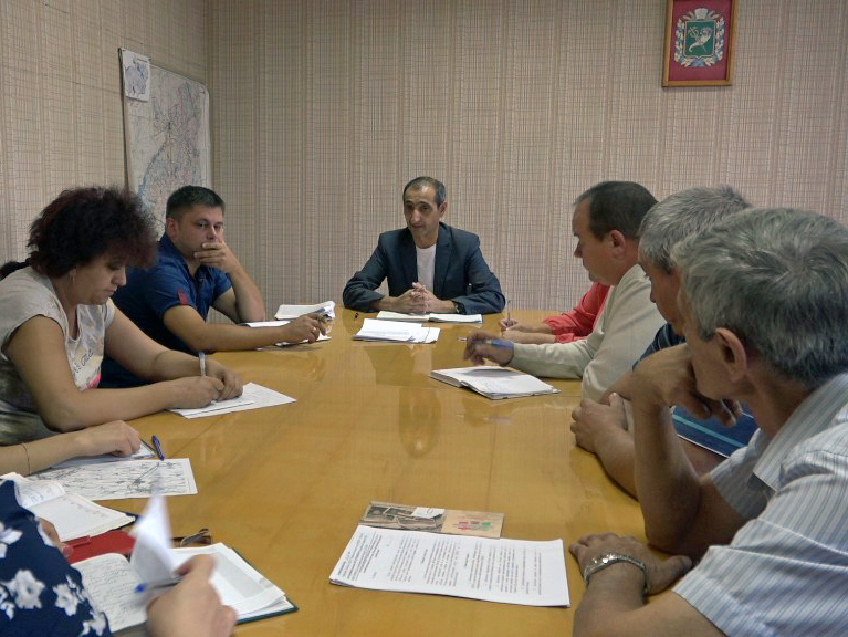 Ашот Керопов — в центре. Фото lozova-rda.kh.gov.ua