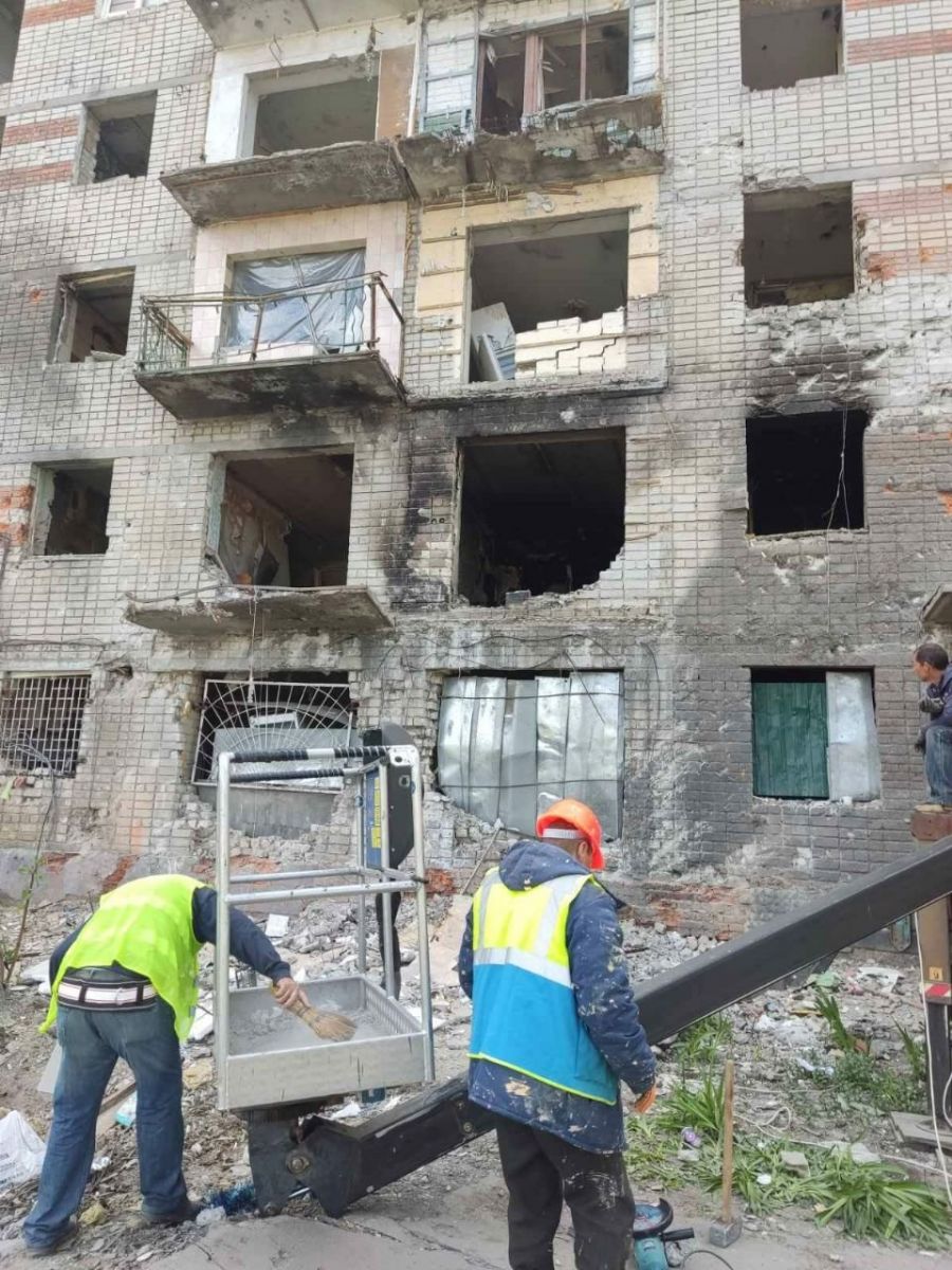 Пошкоджений від обстрілів будинок у Харкові. Фото: Facebook/Харківська міськрада
