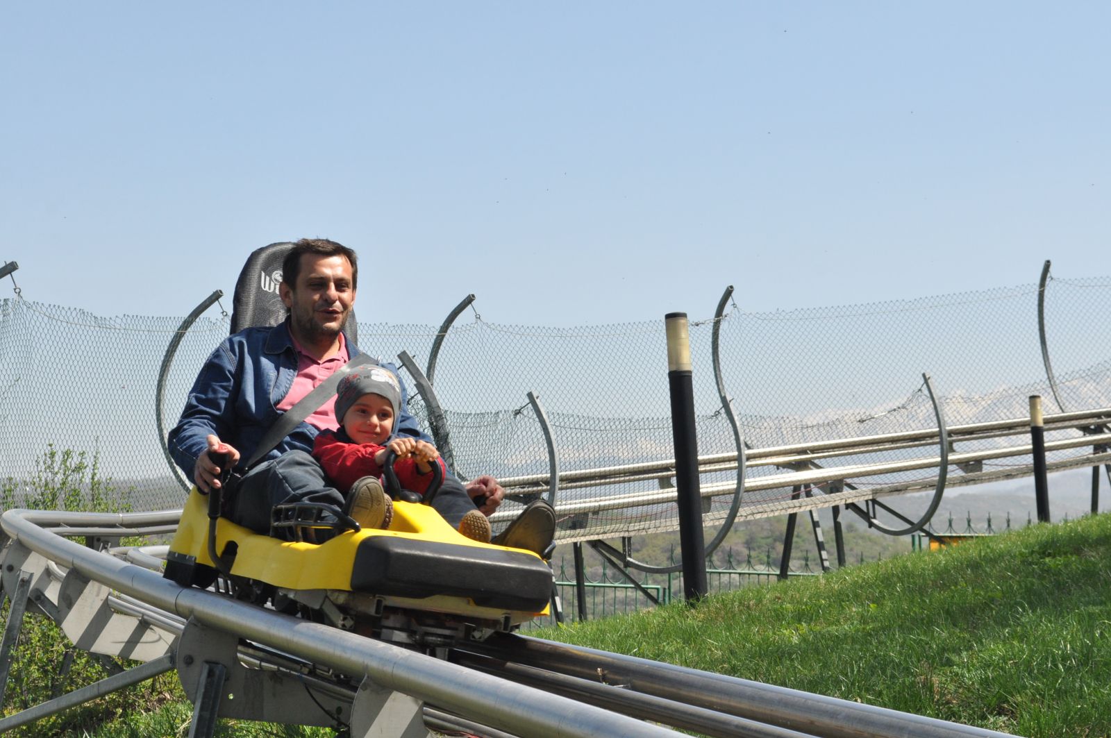 Аттракцион Fast Coaster (фото: koktobe.com)