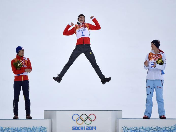 Пьедестал почёта в лыжном двоеборье. Слева — направо: Акито Ватабе (Япония, серебро), Эрик Френцель (Германия, золото), Магнус Крог (Норвегия, бронза)
