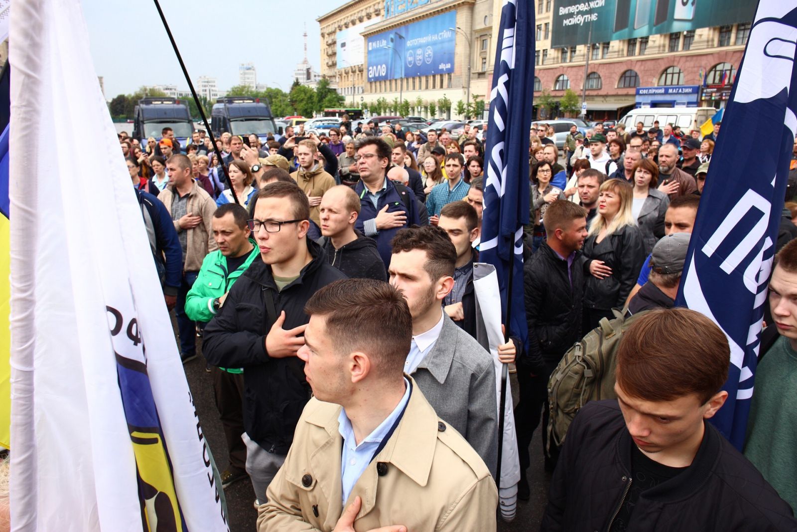 В центре —  митинг: мэрия Харькова постановила снести палатку на площади Свободы (обновляется) фото 2