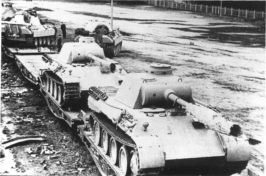 Разгрузка танков «Пантера»
