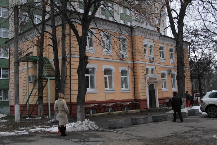 «Центр медицинской медицинской помощи и медицины катастроф», главный корупс. Находится на территории Областной клинической больницы, в центре Харькова