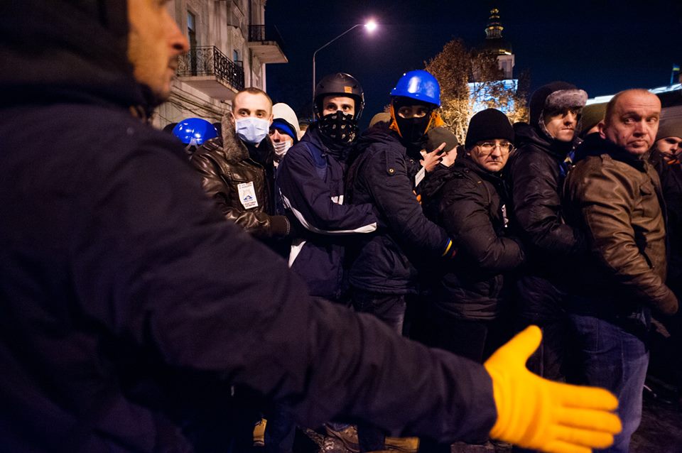 Новый майдан 2024. Евромайдан официальные лица. Люди в масках на Майдане. Майдан Телевидение СОБЫТИЯТВЦ.