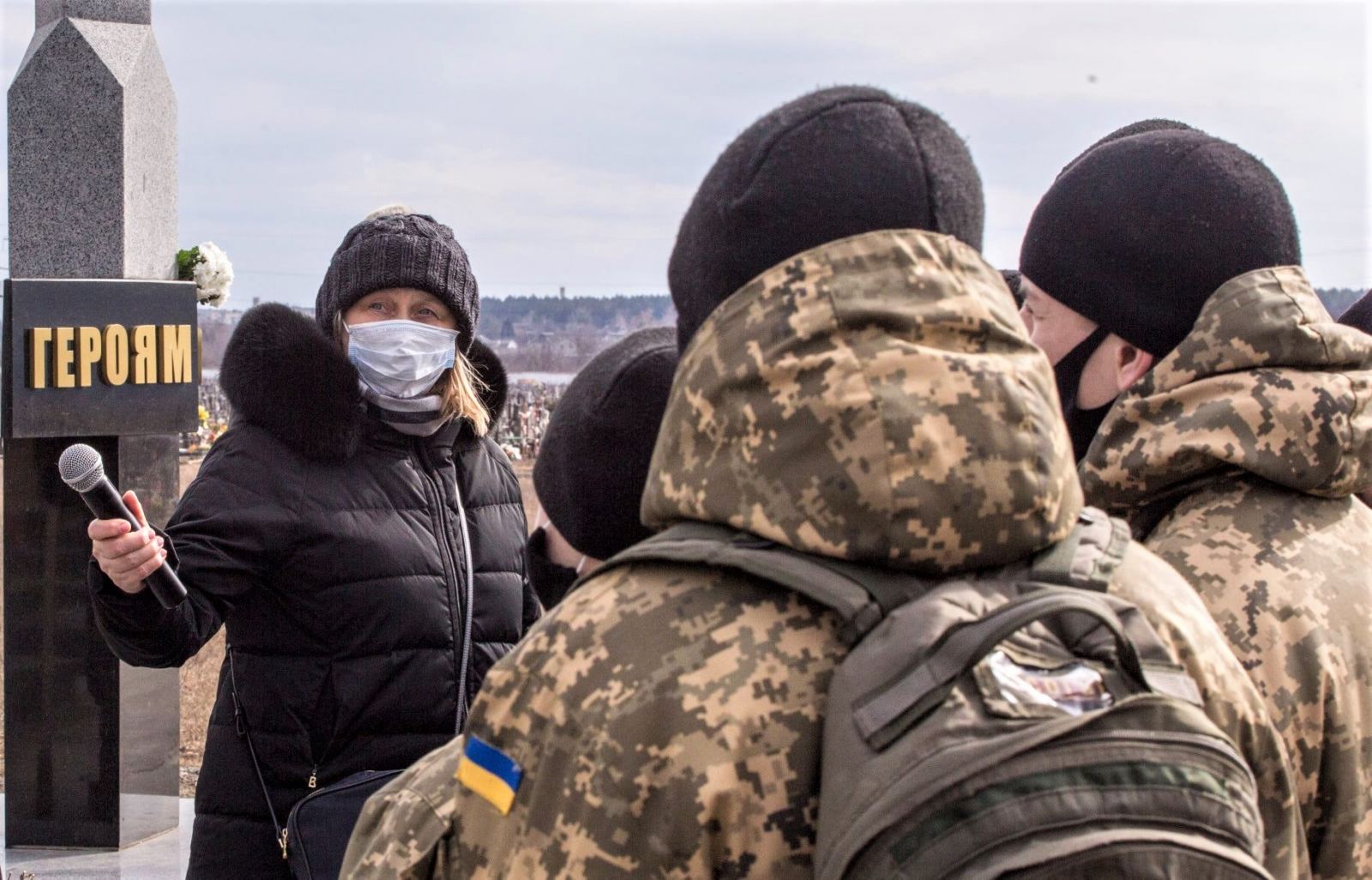 Марина Полякова опікується родинами загиблих захисників з початку вторгнення РФ на Донбас. Фото Леоніда Логвіненка зі сторінки Марини Полякової у Facebook