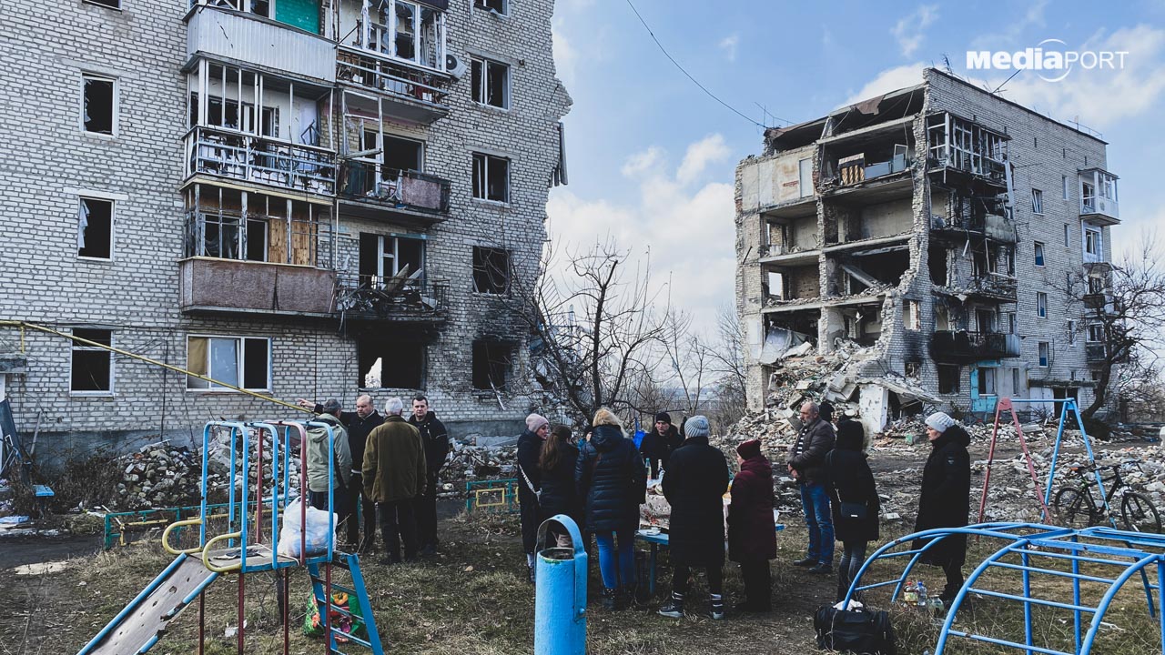 Десятки мешканців ховалися у підвалі, де і загинули під вагою обвалених конструкцій