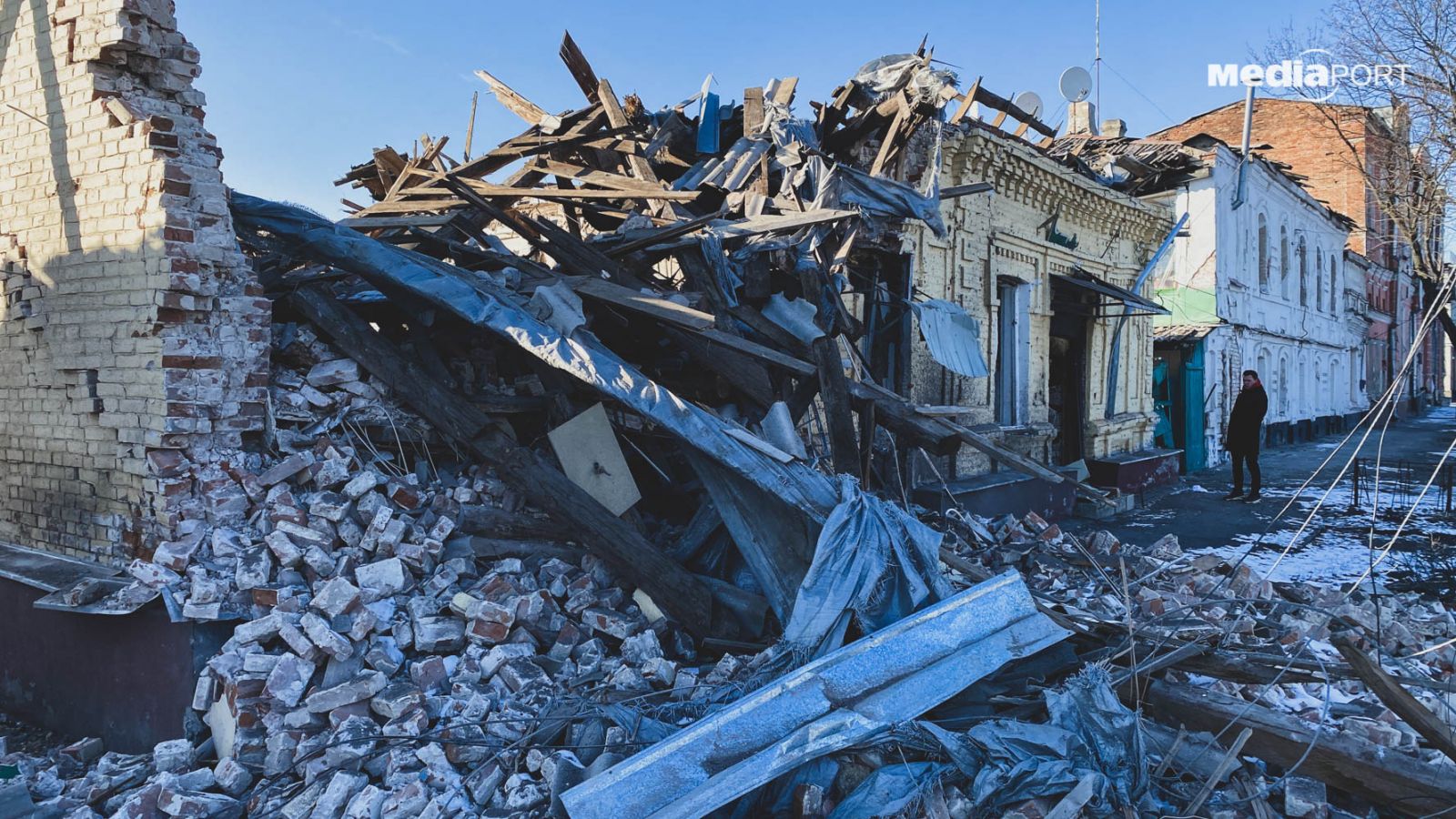 Щодня зруйнованих будинків у Вовчанську більшає — російська армія не припиняє обстрілів