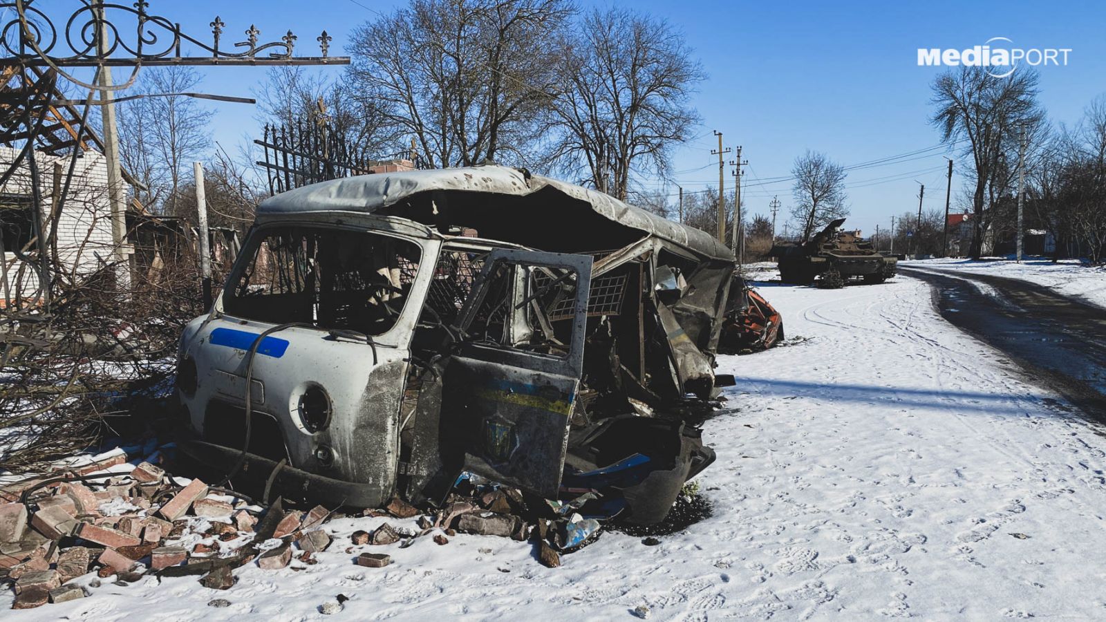 Потрощений транспорт, зруйновані будинки — Вовчанськ щодня піддається обстрілам