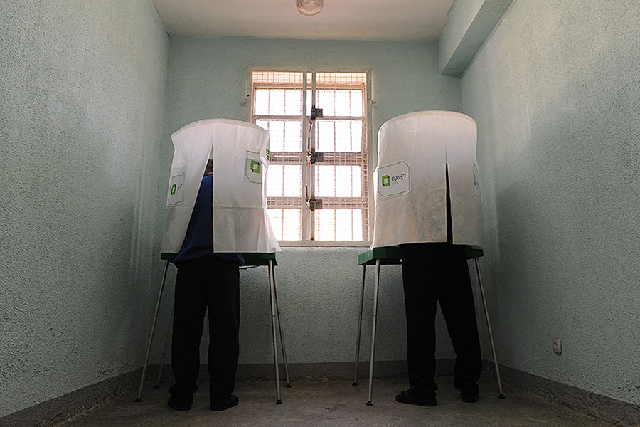 Избирательный участок в одном из пенитенциарных учреждений Грузии. Фото: Eana Korbezashvili/Civil.ge