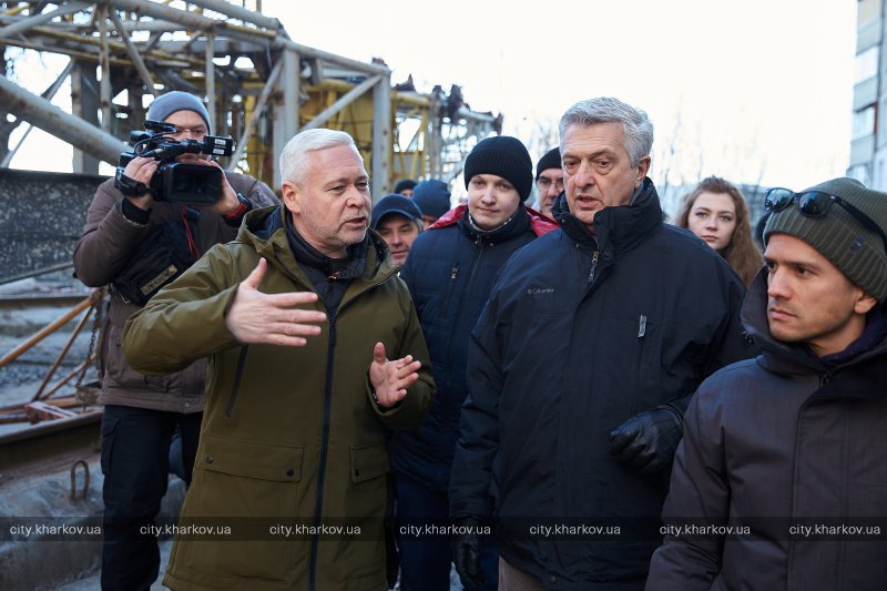 Верховний комісар ООН у справах біженців Філіппо Гранді їздить містами України, щоб побачити наслідки російської агресії. Фото Харківської міськради