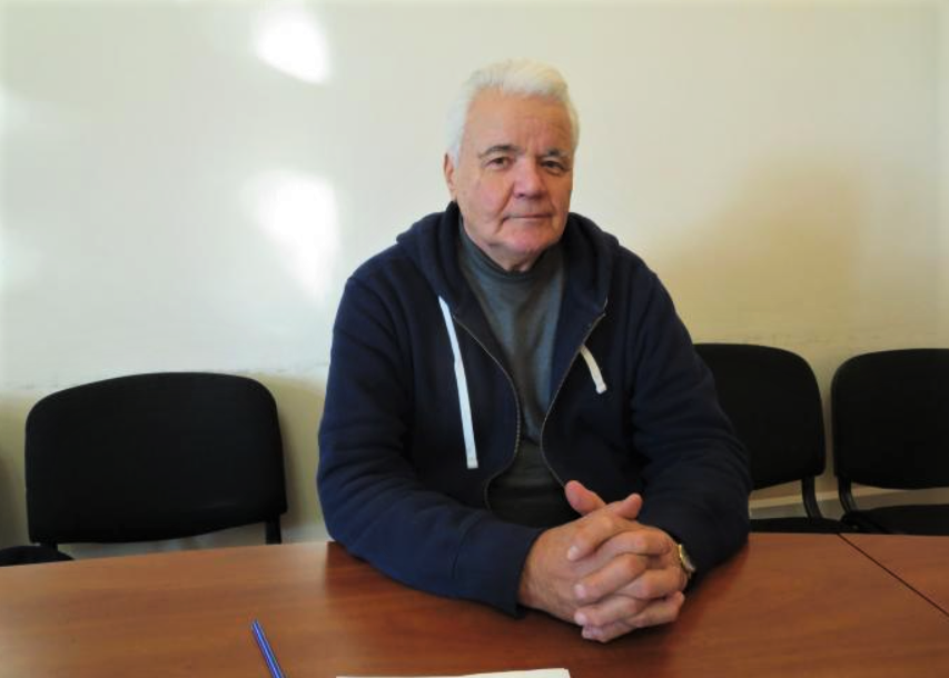 Володимир Святаш — депутат облради не одного скликання, у Харківській облраді очолював комісію з питань охорони здоров'я