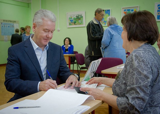 Досрочные выборы мэра Москвы были назначены в июне 2013 года, после того как Сергей Собянин подал в отставку. Теперь он снова баллотируется на пост мэра