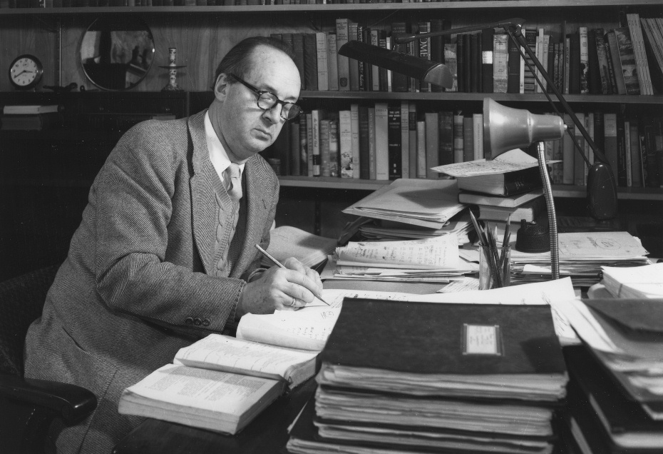 Владимир Набоков за рабочим столом. 1957 год. Cornell University Faculty Biographical Files