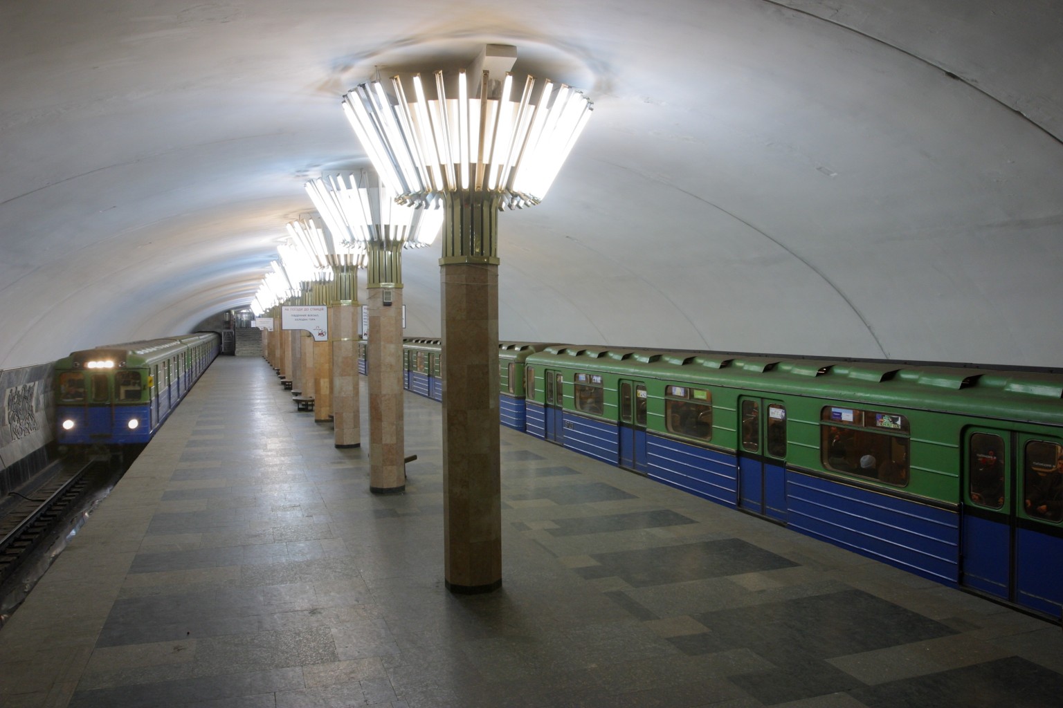 Три станції метро в Харкові перевіряють на вибухівку | MediaPort