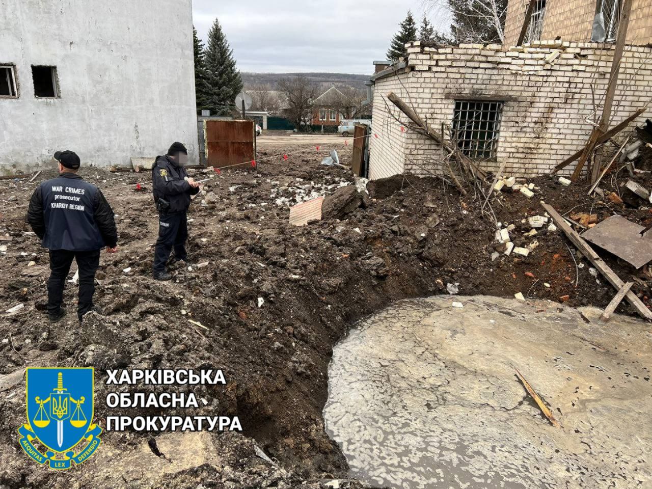 Наслідки російського обстрілу Великого Бурлука 17 березня. Фото: Харківська обласна прокуратура