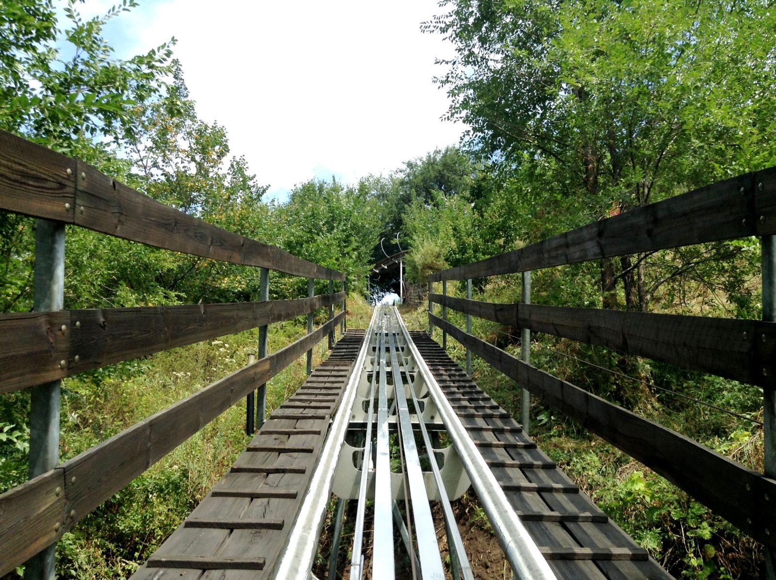 Аттракцион Fast Coaster (что-то вроде "американских горок" на склоне горы Кок-Тюбе)