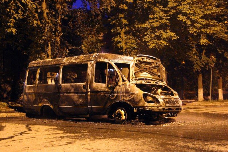 Уничтоженный автомобиль возле прокуратуры. Фото: bahmut.com.ua