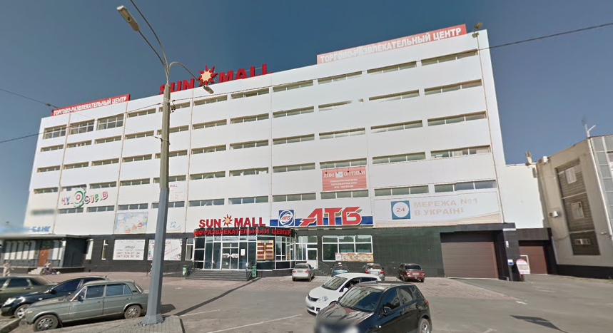 Магазин находится в здании торгово-развлекательного центра. Скриншот Google Панорамы