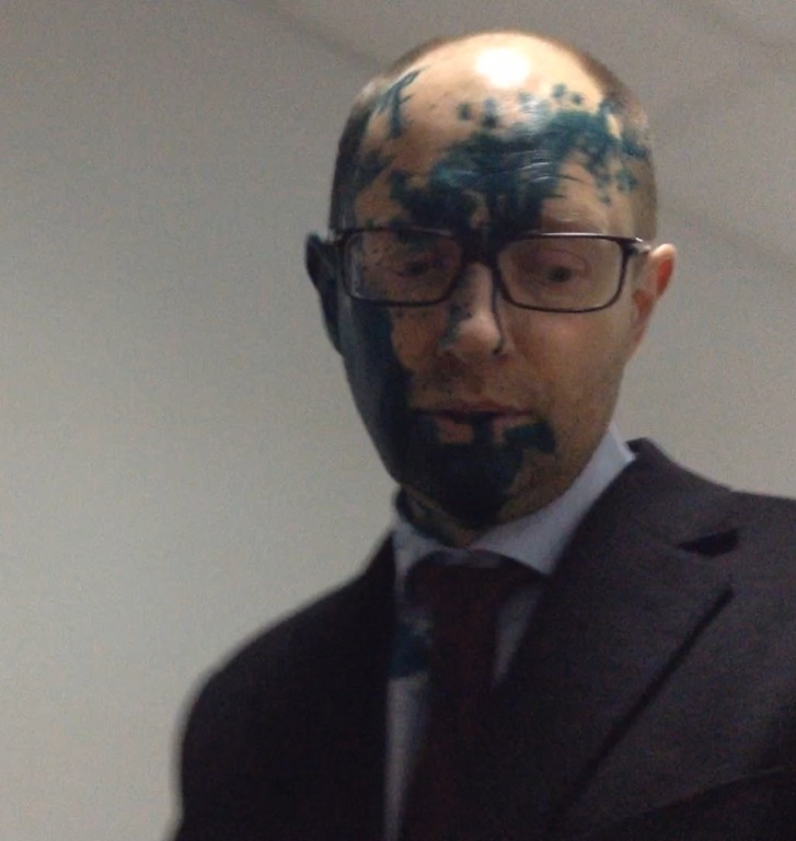 Арсений Яценюк после нападения.