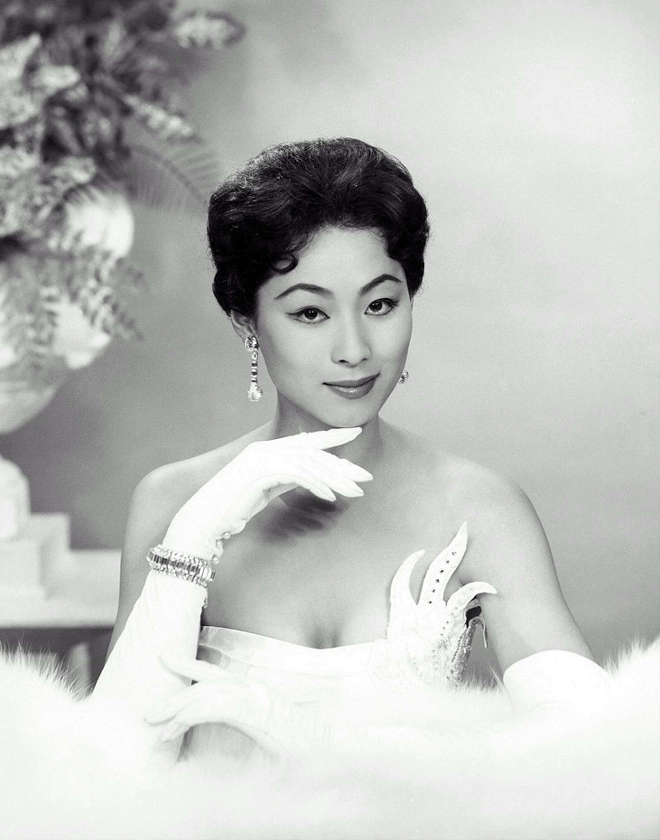 «Мисс Вселенная 1959» Акико Кодзима, победительница конкурса «Мисс Япония». Рост  победительницы — 170  см. Только через 40 лет вновь в этой номинации победила азиатка