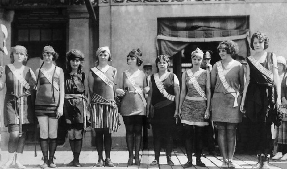 Красавицы эпохи «немого кино» в купальных костюмах. 1921 год