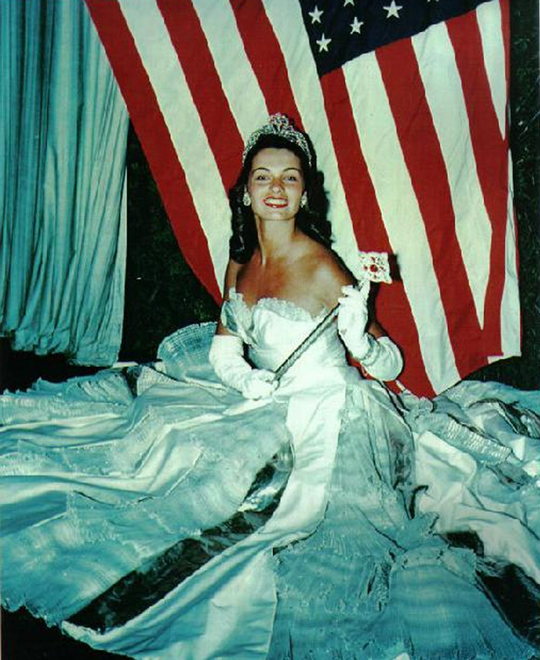 Иоланда Бетбезе после коронации. 1950 год