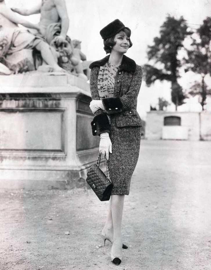 Сьюзи Парке, любимая модель Коко Шанель с сумочкой «2.55»