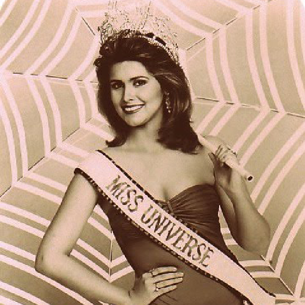 «Мисс Вселенная 1985» — Дебора Карти