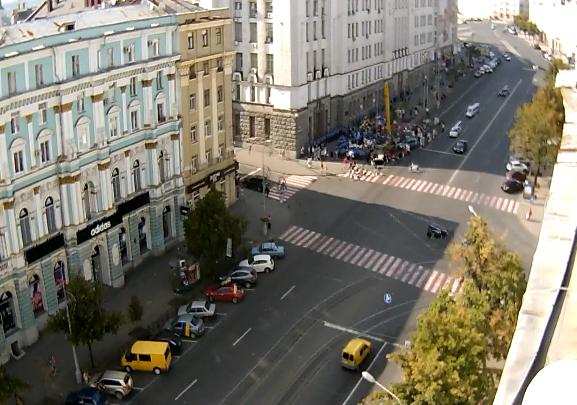 Два митинга у Харьковского горсовета. Скриншот с веб-камеры