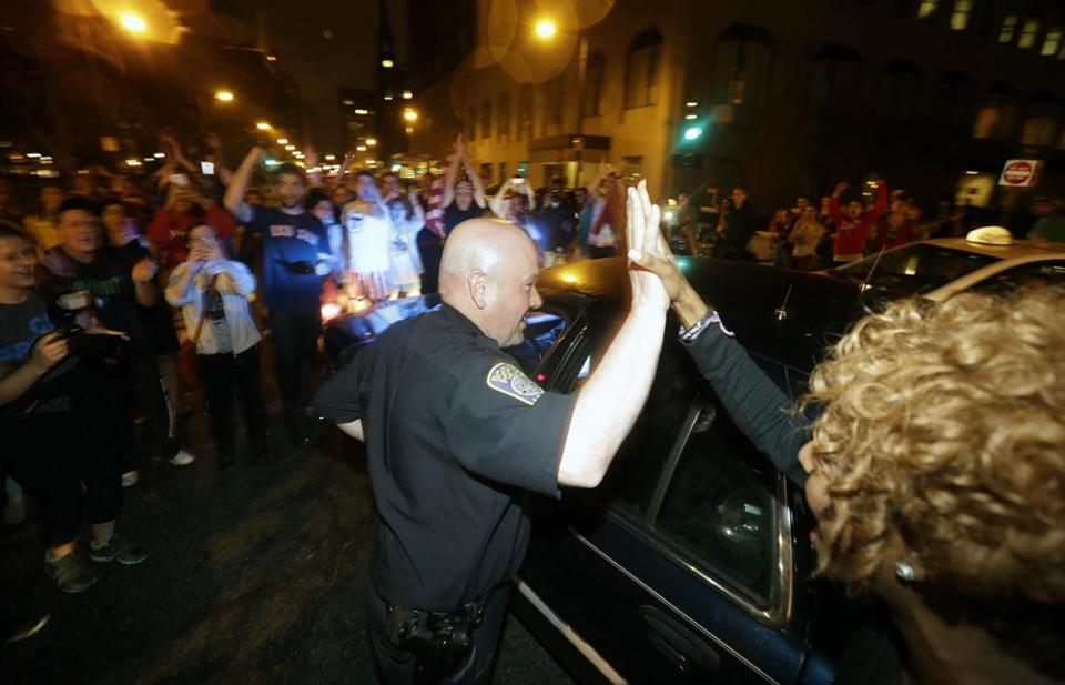 В Бостоне празднуют арест Царнаева. Фото: The Boston Globe