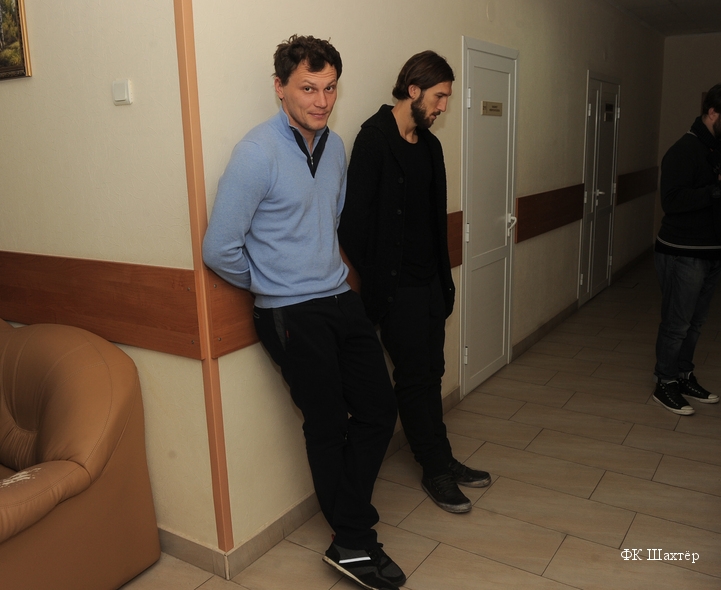 Андрей Пятов и Дмитрий Чигринский на медосмотре в Донецке