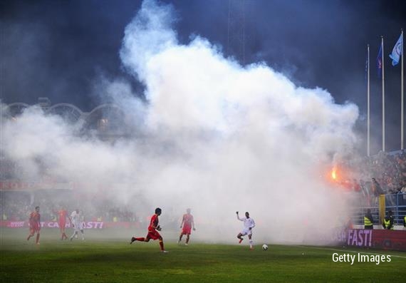 Это атмосфера на трибунах во время матча «Черногория —  Англия»