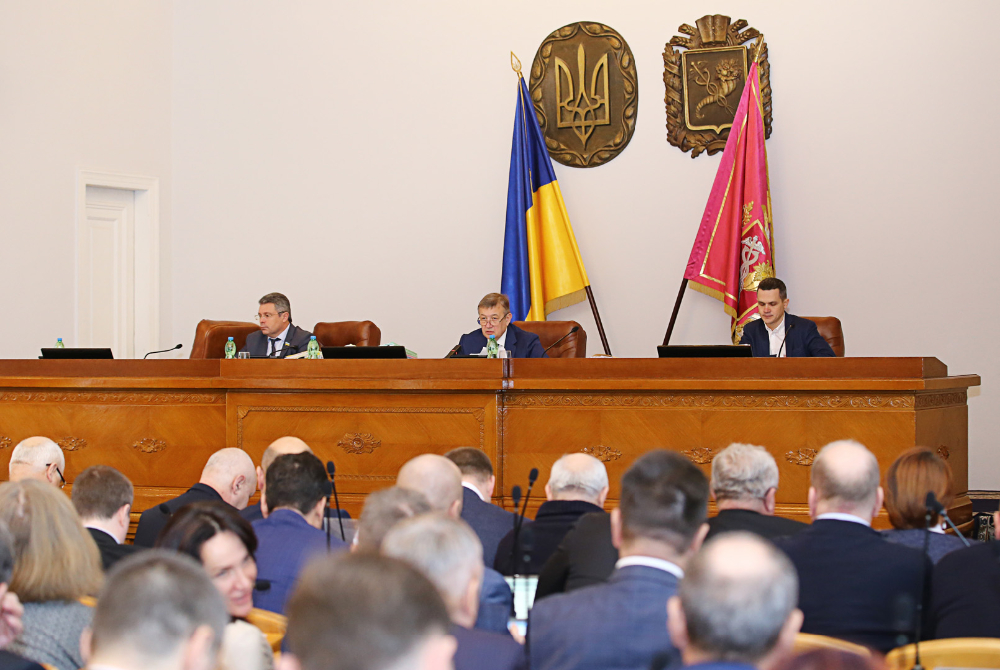 На сесії 5 грудня Віктор Коваленко (ліворуч) висловлював зауваження до презентованої головою Харківської ОДА Програми соціально-економічного розвитку та бюджету області на 2020 рік