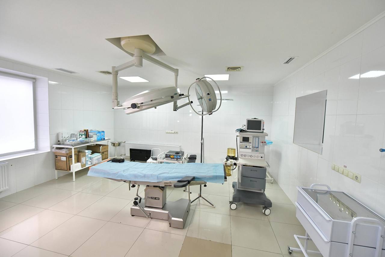Лікарню у Балаклії відновлюють після обстрілів та пограбування. Фото Харківської ОВА