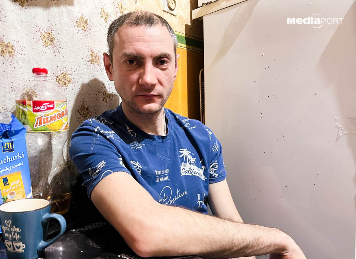 Андрій згадує, як після вибуху кинувся до матері, але нічого не міг вдіяти: ракета зруйнувала будівлю вщент 