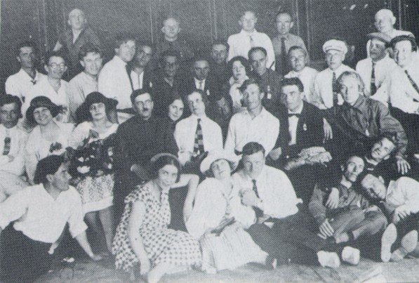 Актори театру «Березіль» пред від'їздом до Харкова. 1926 рік. Фото: encyclopediaofukraine.com