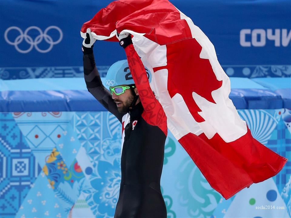 Шарль Амлен завоевал золото в шорт-треке и вывел Канаду на первое место в общем медальном зачёте