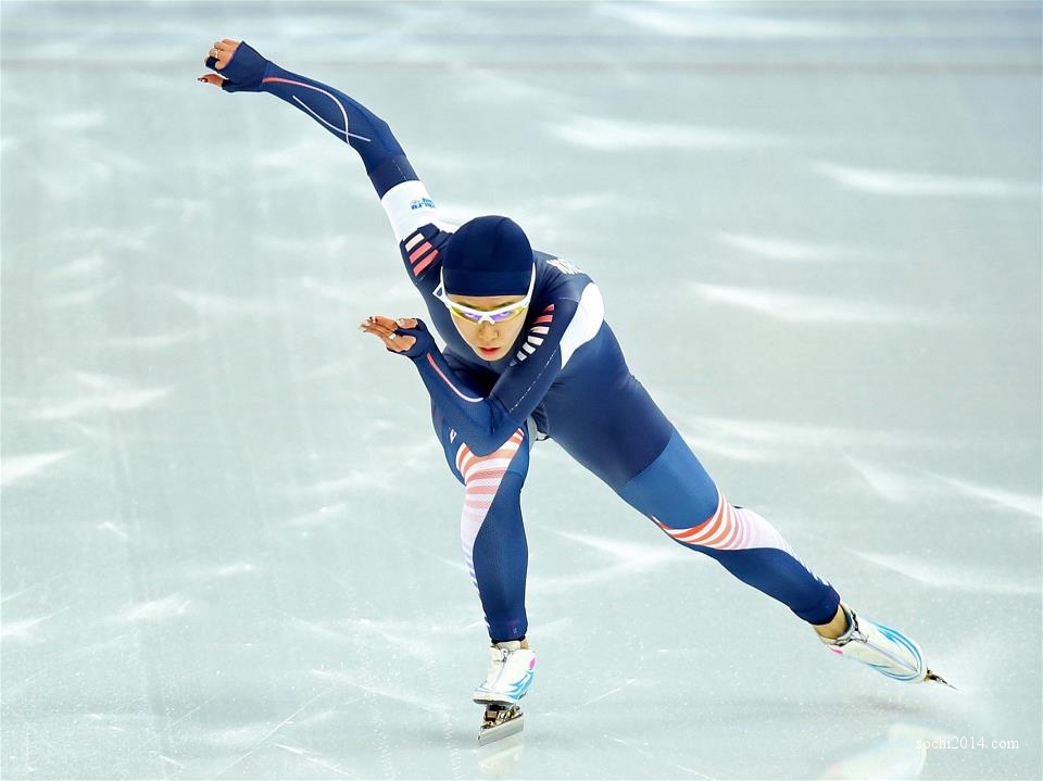 Санг Хва Ли из Южной Кореи завоевала золото в беге на коньках на 500 метров. Это расстояние она преодолела за 74,70 секунды