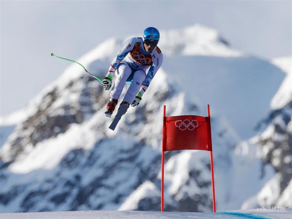 Лыжная дисциплина суперкомбинация, на фото австрийский спортсмен