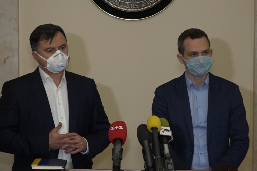 Тарас Пастух і Олексій Кучер на брифінгу 15 квітня. Фото Харківської обладміністрації